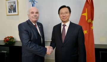 El ministro Casamiquela junto a su par chino, Han Changfu. FOTO: MAGyP